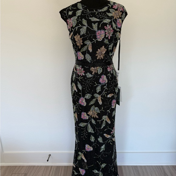 MAC DUGGAL Floral Beaded Cap Sleeve Evening Gown 5229 Black Multi NWT Size 6 - Picture 11 of 11
